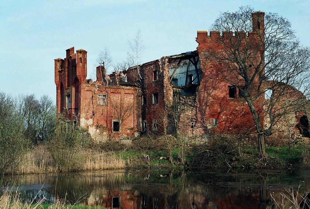 Schaaken Castle Ruins — Russia castle