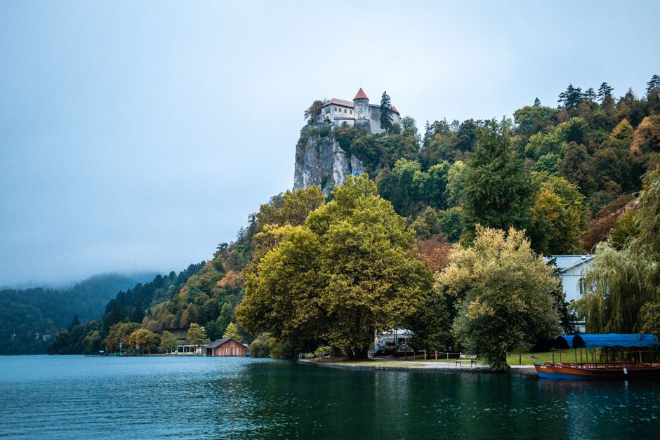 Castles built on impossible places: 12 fortresses perched on cliffs