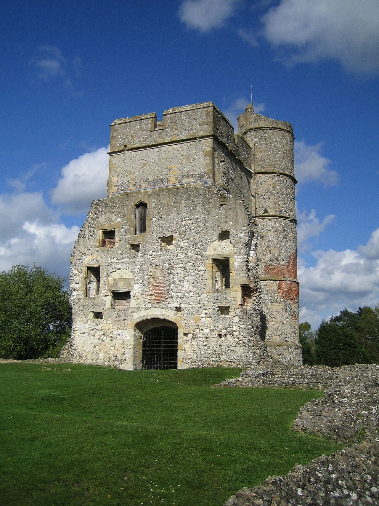 Donnington Castle — United Kingdom of Great Britain and Northern Ireland castle