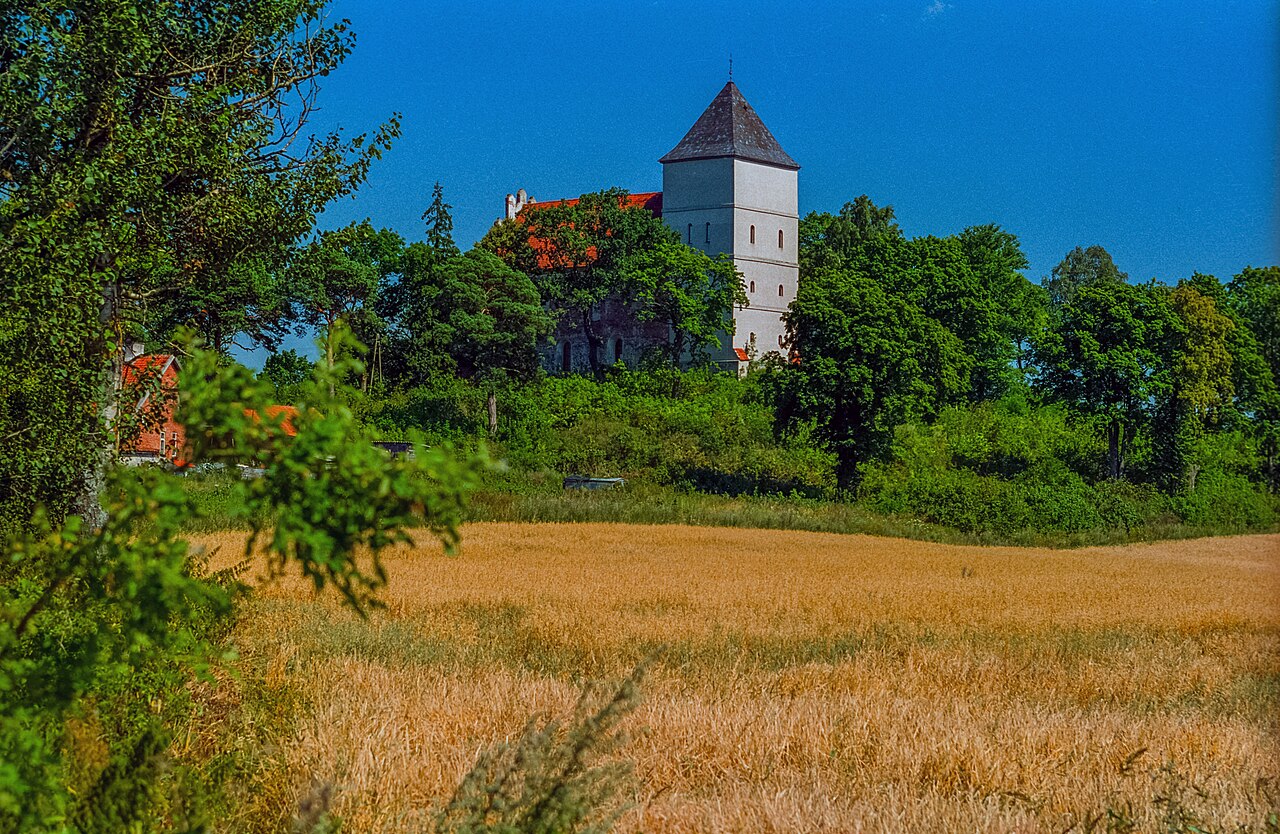 Bezlawki Castle Church — Poland castle