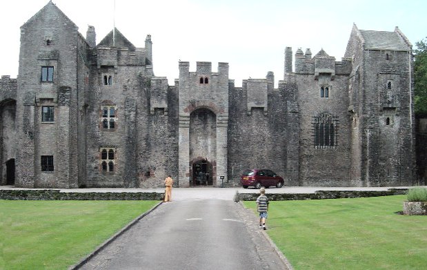 Compton Castle — United Kingdom of Great Britain and Northern Ireland castle