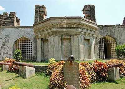 Kondapalli Fort — India castle