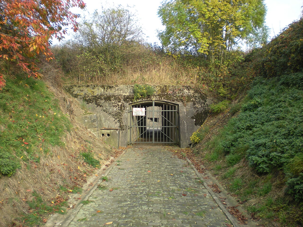 Fort d'Aubin-Neufchâteau — Belgium castle