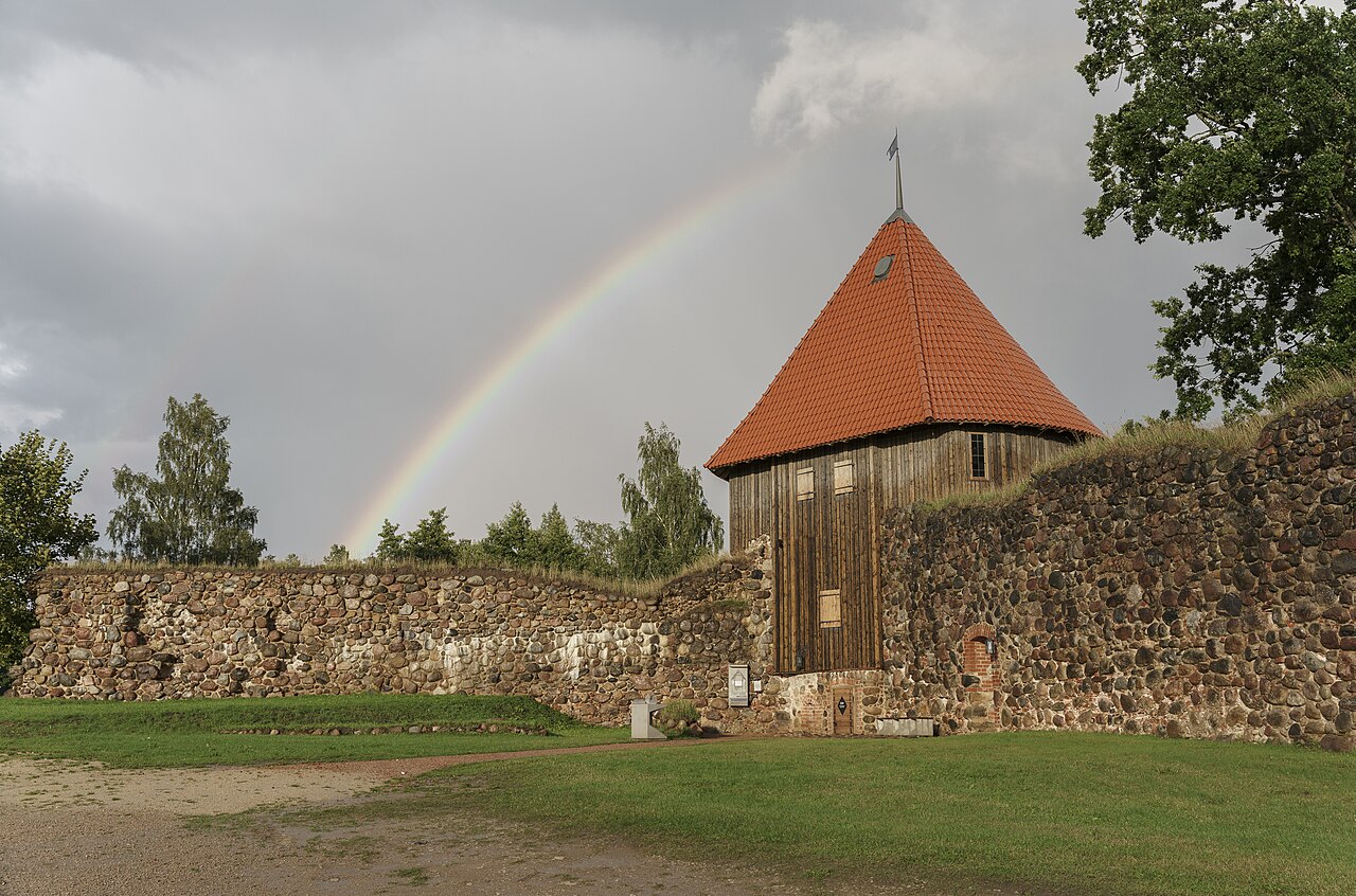 Aluksne Castle Ruins — Latvia castle