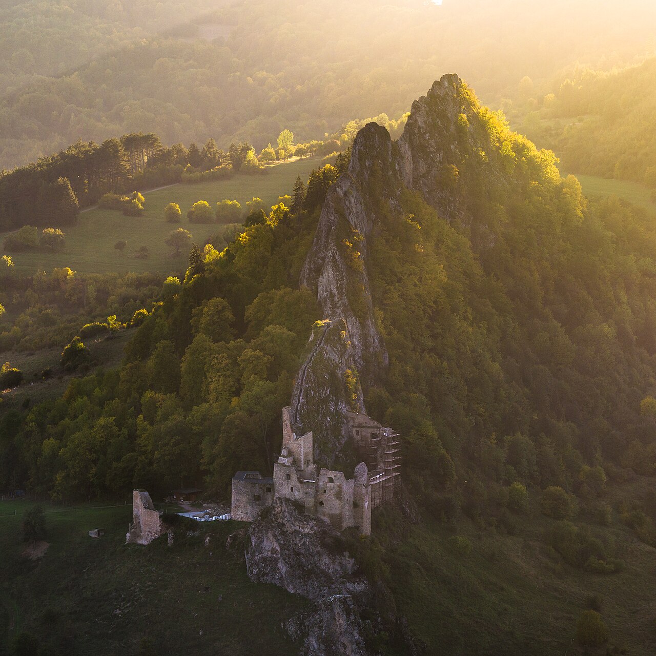 Lednica Castle Ruins — Slovakia castle