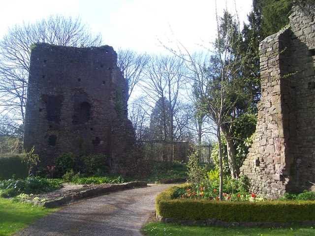 Tiverton Castle — United Kingdom of Great Britain and Northern Ireland castle