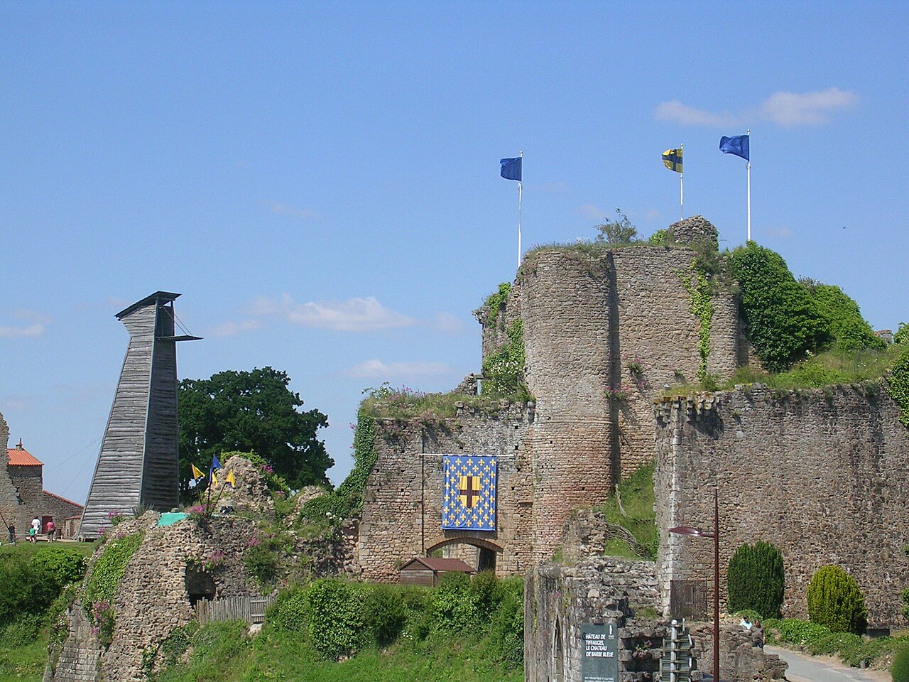 Château de Tiffauges — France castle
