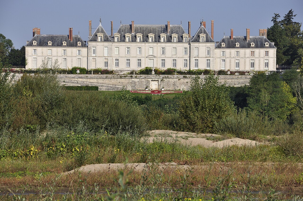 Castle of Menars — France castle
