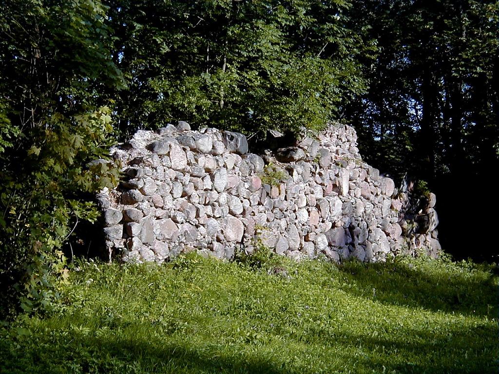 Trikāta Castle ruins — Latvia castle