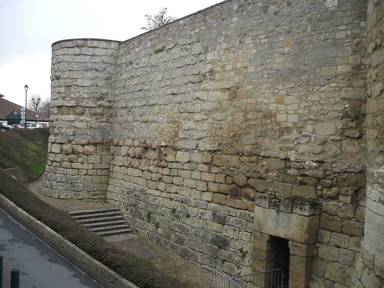 Château de Beaumont-sur-Oise — France castle