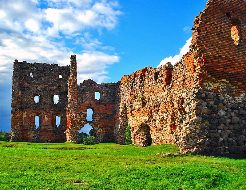 Ludza Castle Ruins — Latvia castle
