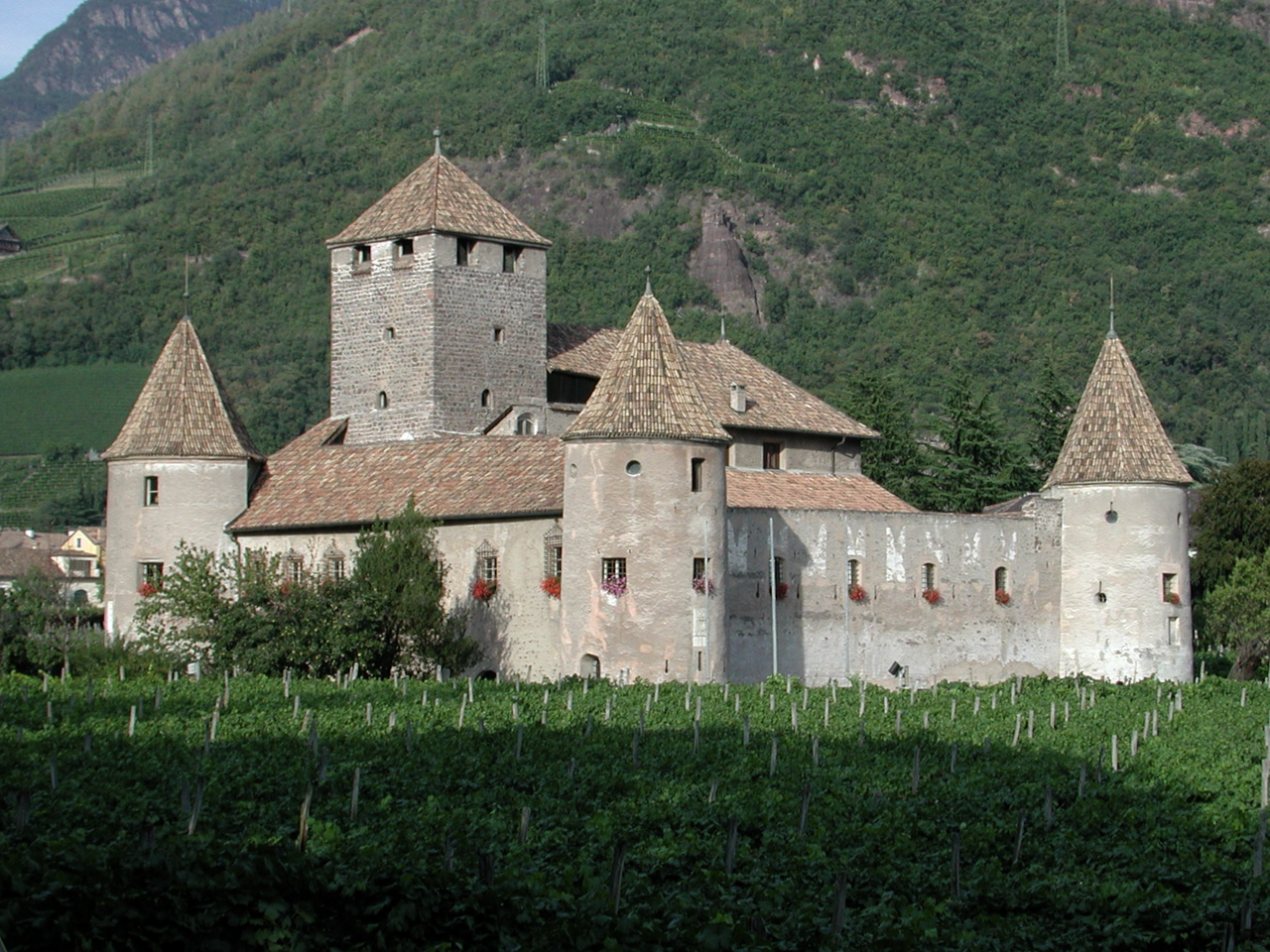 Maretsch Castle — Italy castle