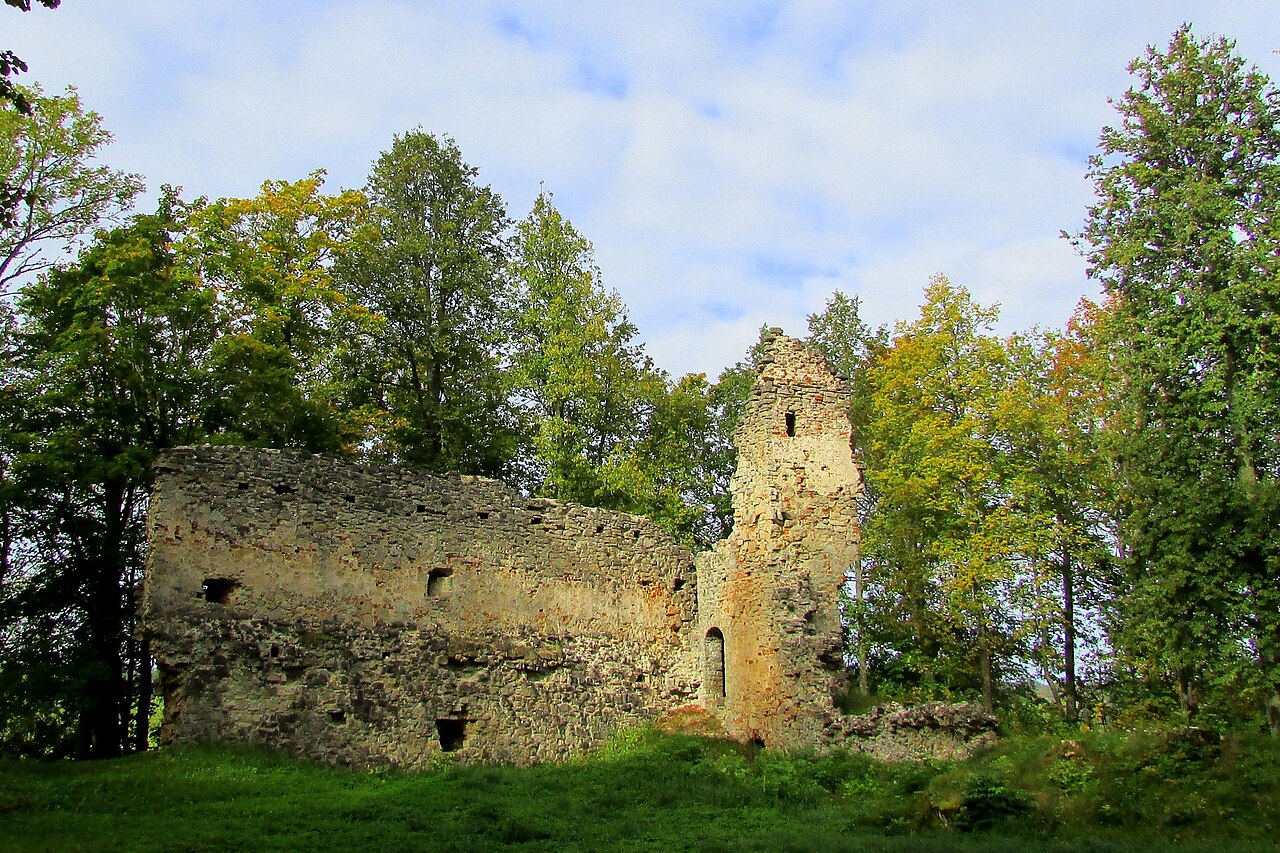 Gaujiena Castle Ruins — Latvia castle