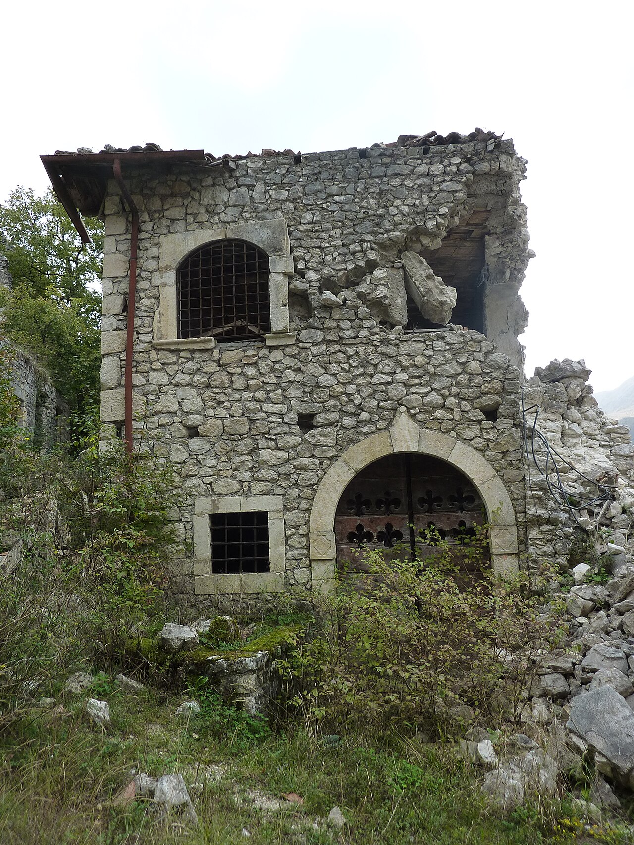 Castle of Ocre — Italy castle