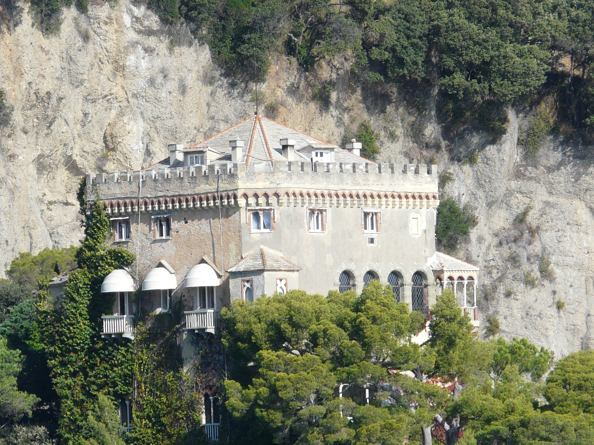 Paraggi Castle — Italy castle
