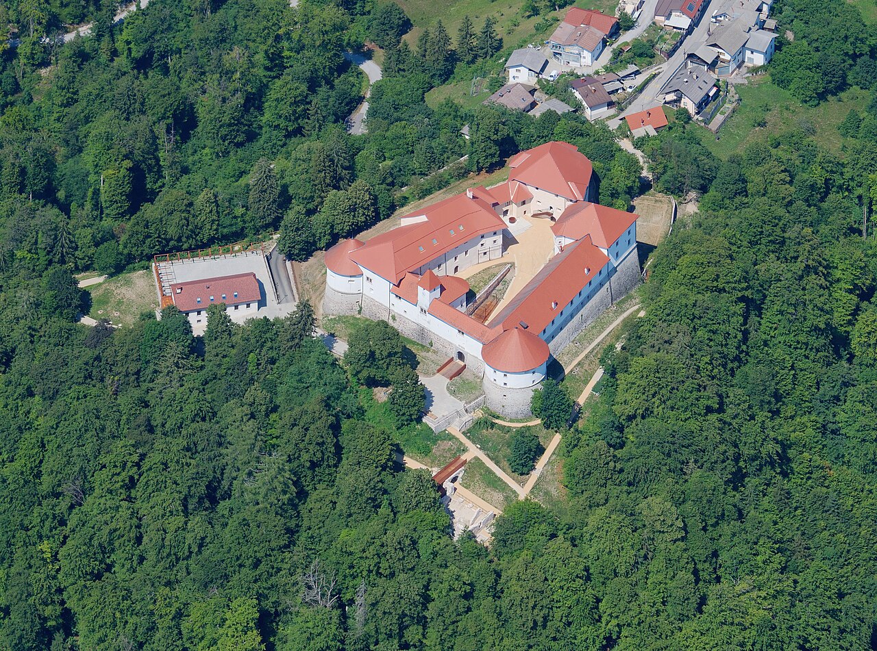 Turjak Castle — Slovenia castle