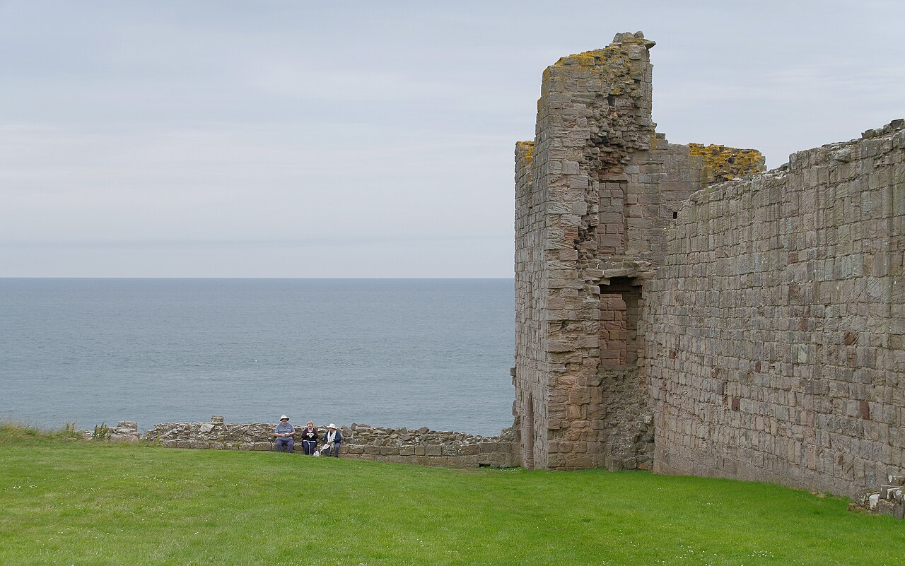 Dunstanburgh Castle — United Kingdom of Great Britain and Northern Ireland castle