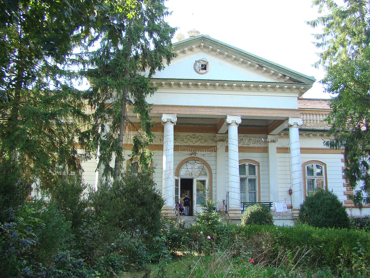 Teleki mansion in Glodeni — Romania castle