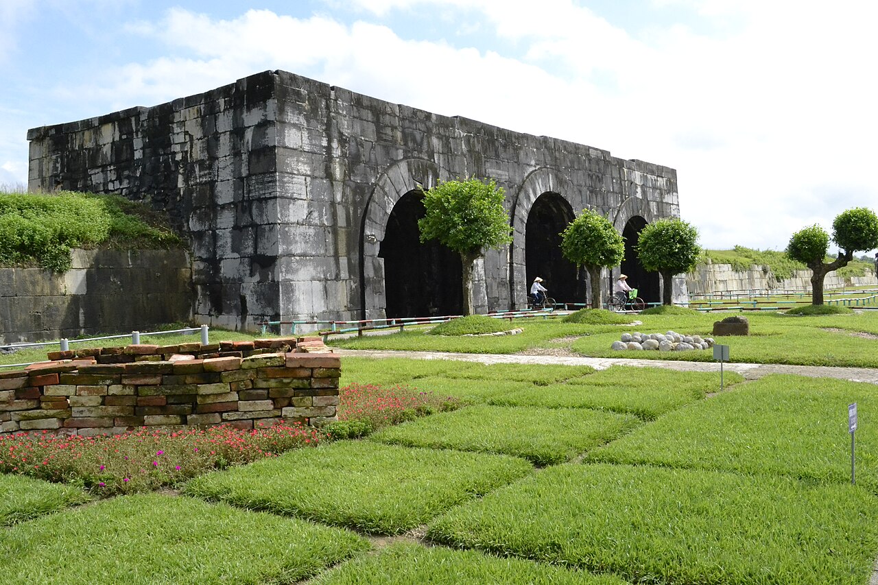Citadel of the Hồ Dynasty — Viet Nam castle