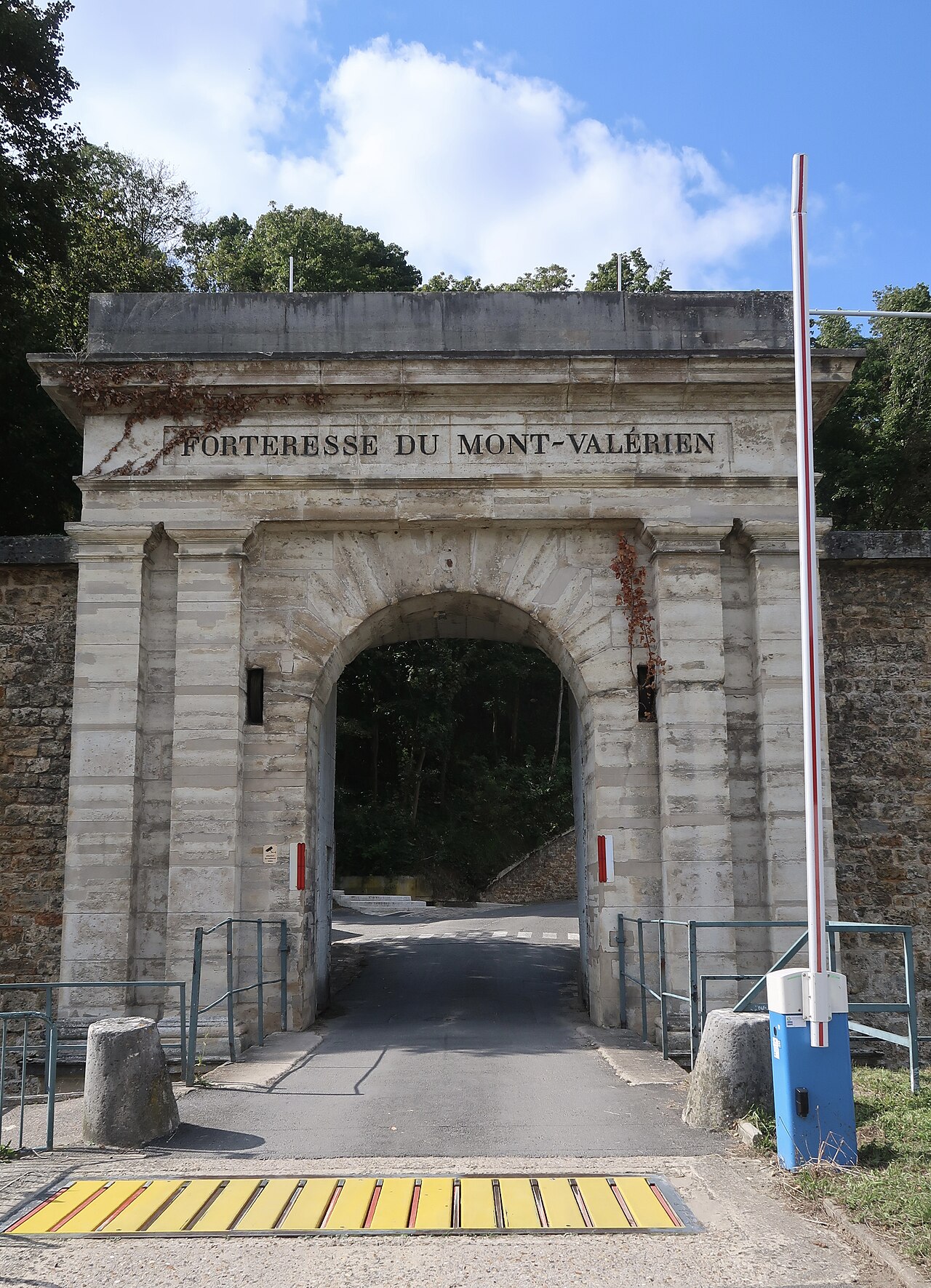 Fort Mont-Valérien — France castle