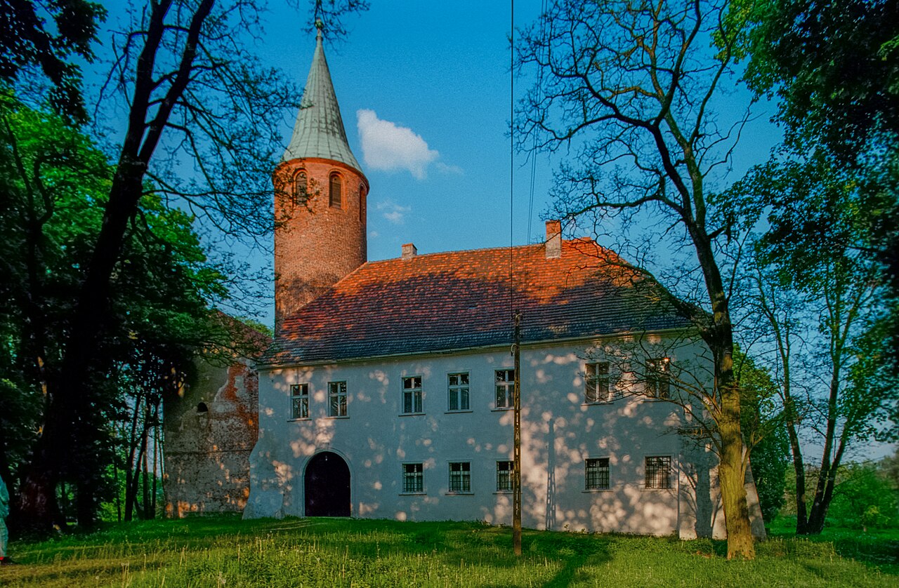 Karłowice Castle — Poland castle