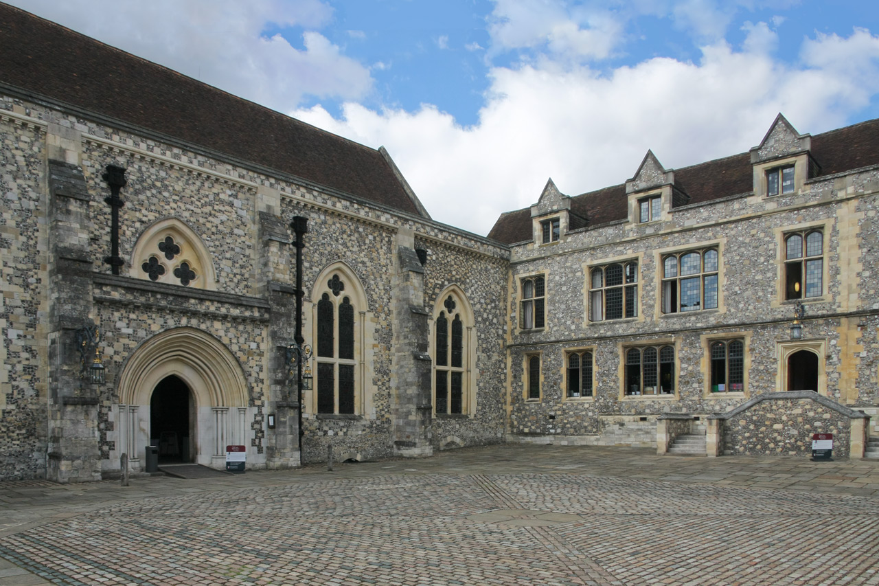 The Round Table of Knights Fame — United Kingdom of Great Britain and Northern Ireland castle