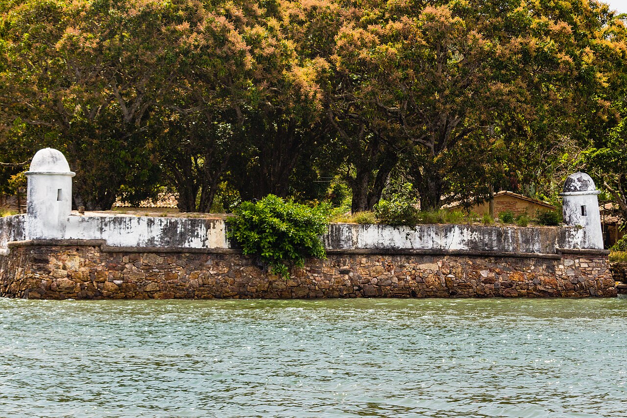 Fort of the Holy Cross (São Roque do Paraguaçu) — Brazil castle