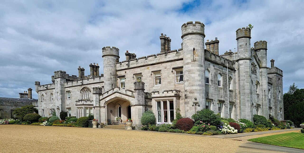 Dundas Castle — United Kingdom of Great Britain and Northern Ireland castle
