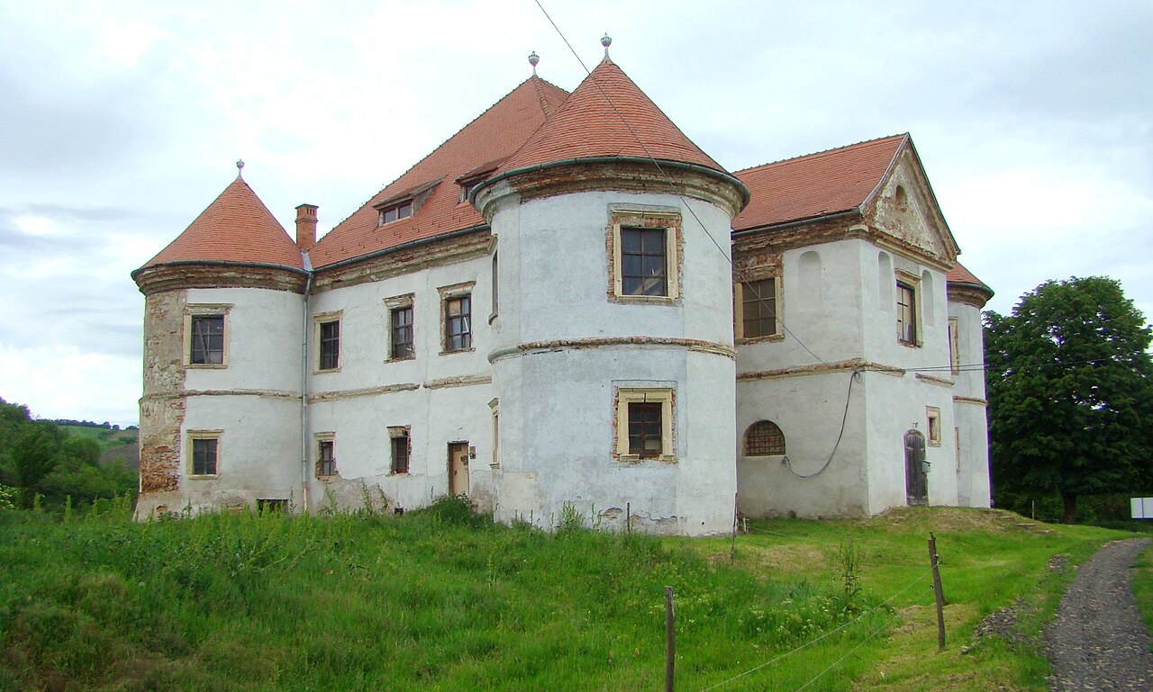 Castle of Magyarózd — Romania castle