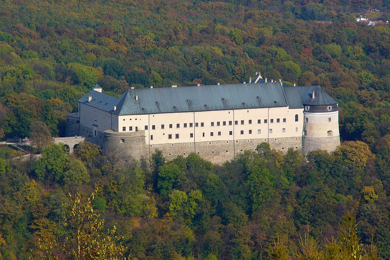 Czerwony Kamień — Slovakia castle