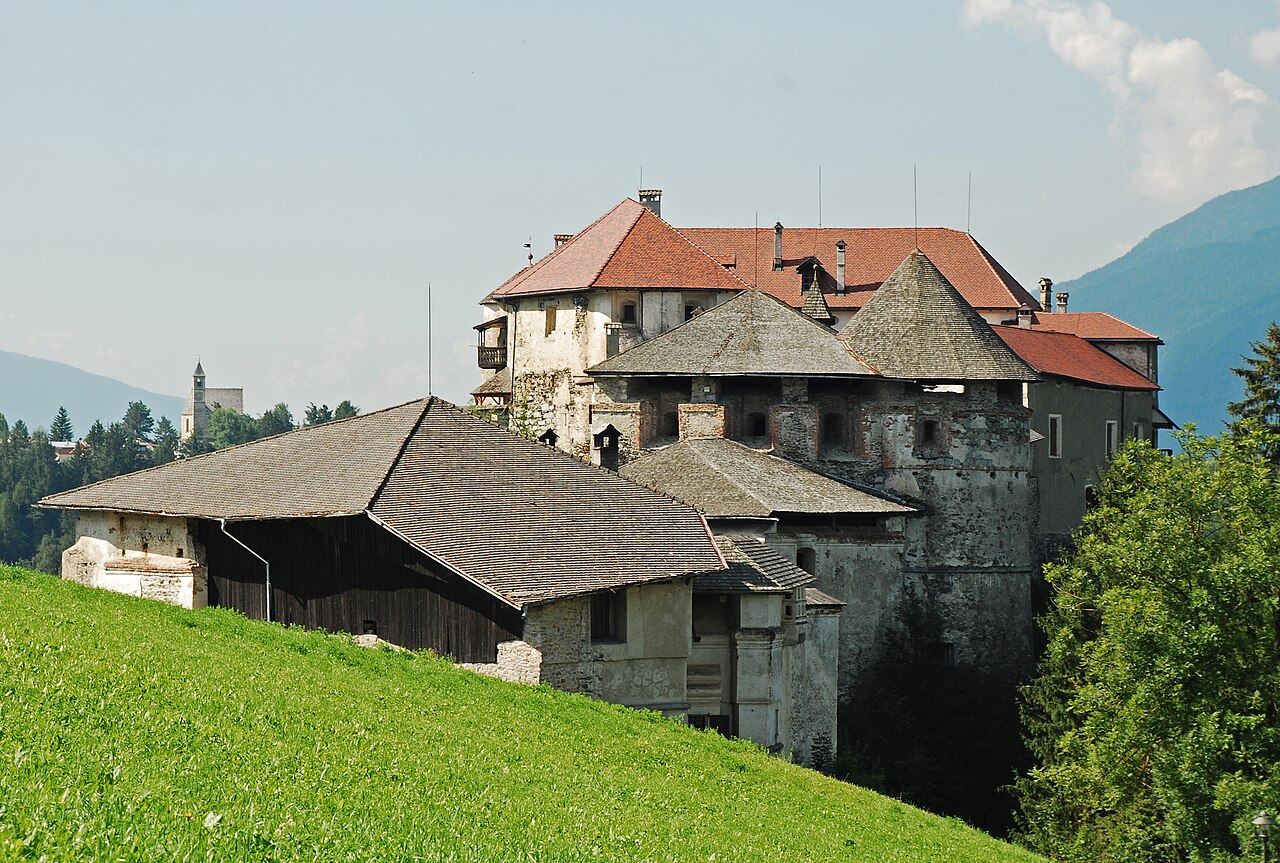 Rodenegg Castle — Italy castle