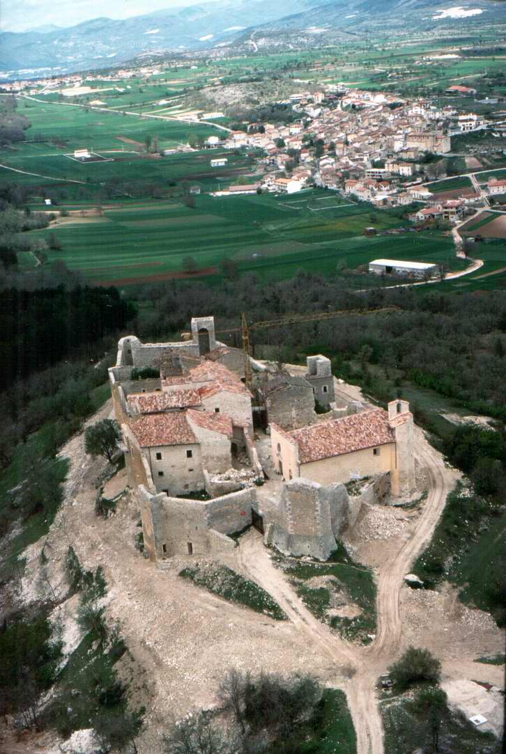Camponeschi Castle — Italy castle