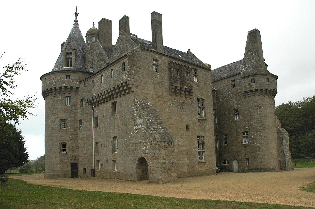 Château de Kérouzéré — France castle