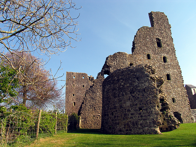 Oxwich Castle — United Kingdom of Great Britain and Northern Ireland castle