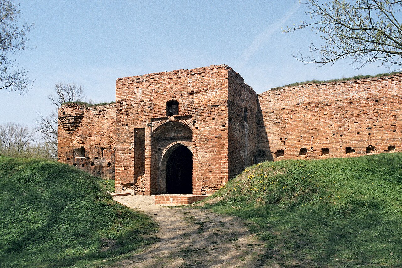 Dybów — Poland castle