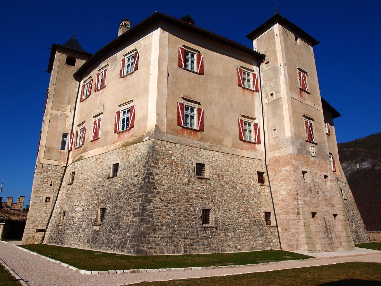 Burg Thun — Italy castle