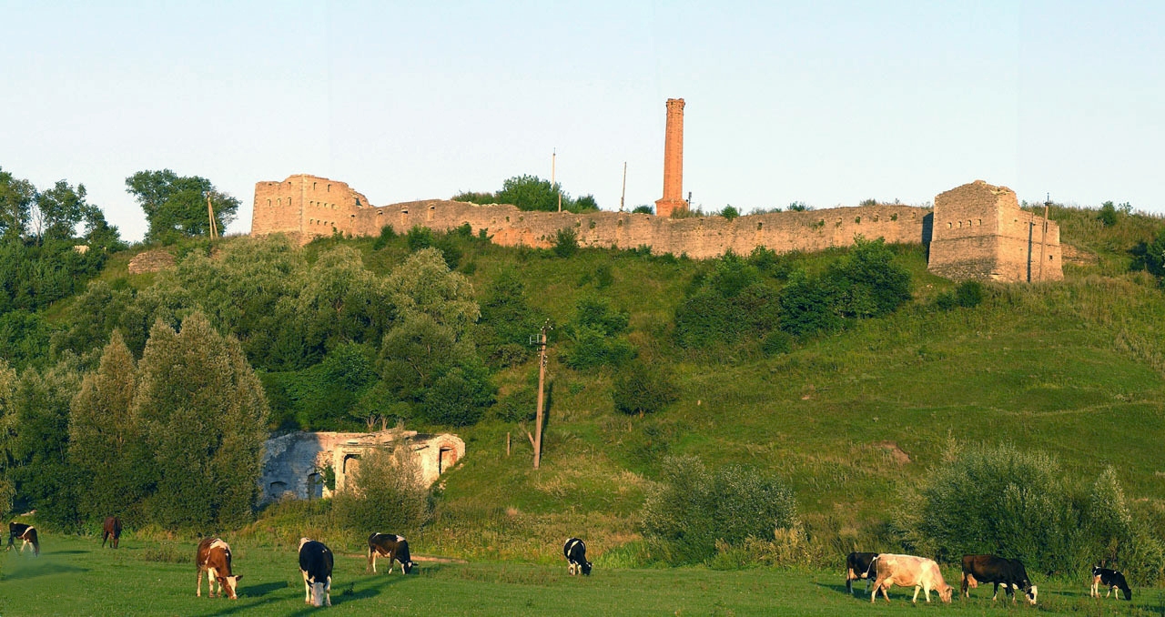 Sataniv Castle — Ukraine castle