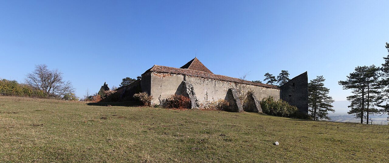 Fortified church in Ungra — Romania castle
