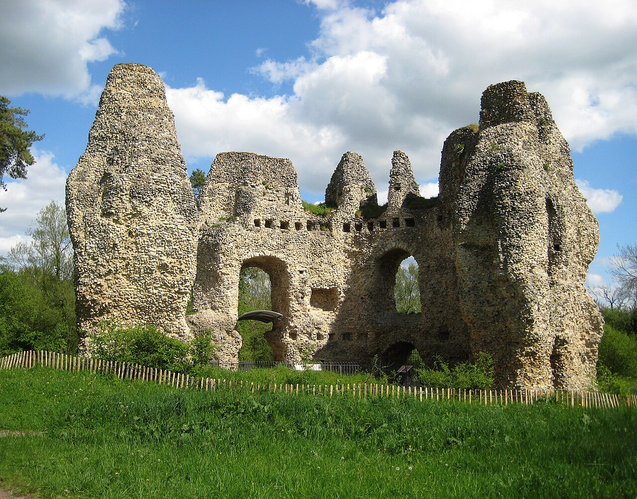 Odiham Castle — United Kingdom of Great Britain and Northern Ireland castle