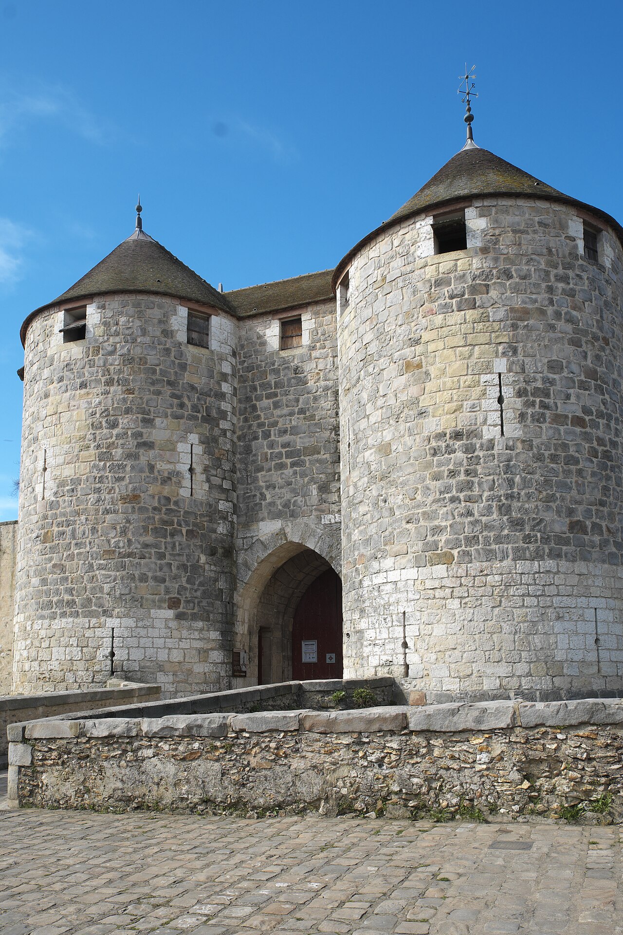 Château de Dourdan — France castle