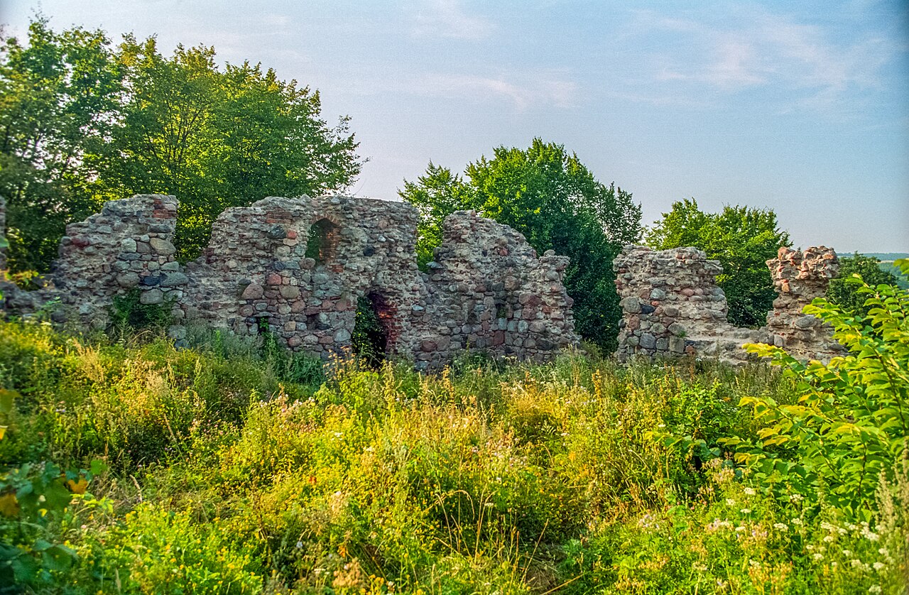 Kurzetnik Castle Ruins — Poland castle