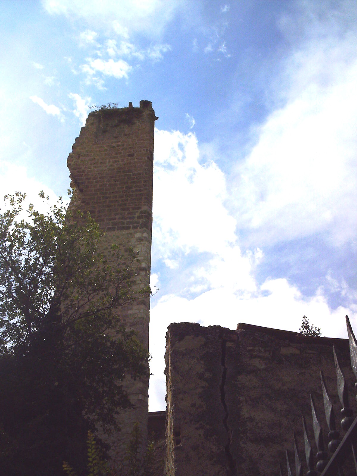 Norman castle of Anversa degli Abruzzi — Italy castle