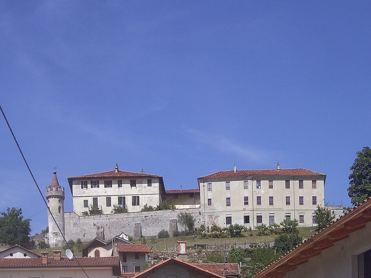 Castello di Albiano d'Ivrea — Italy castle