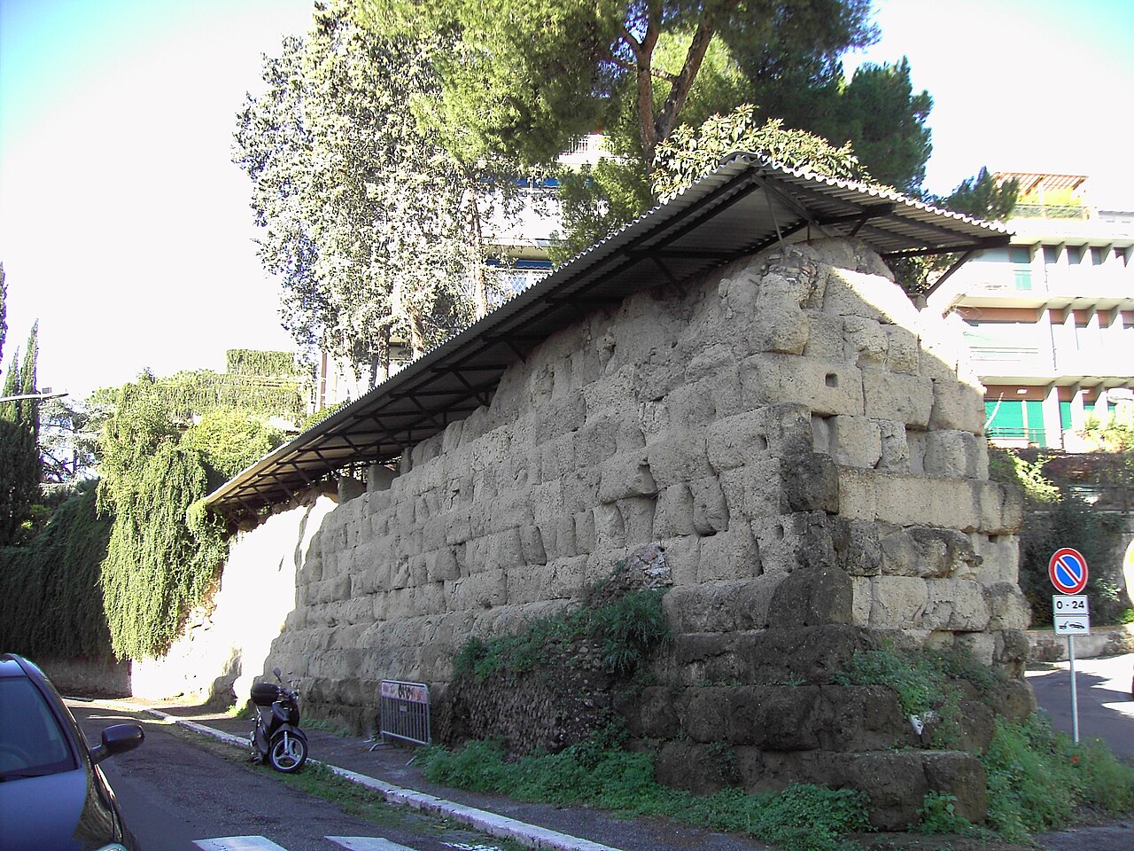 Servian Wall — Italy castle