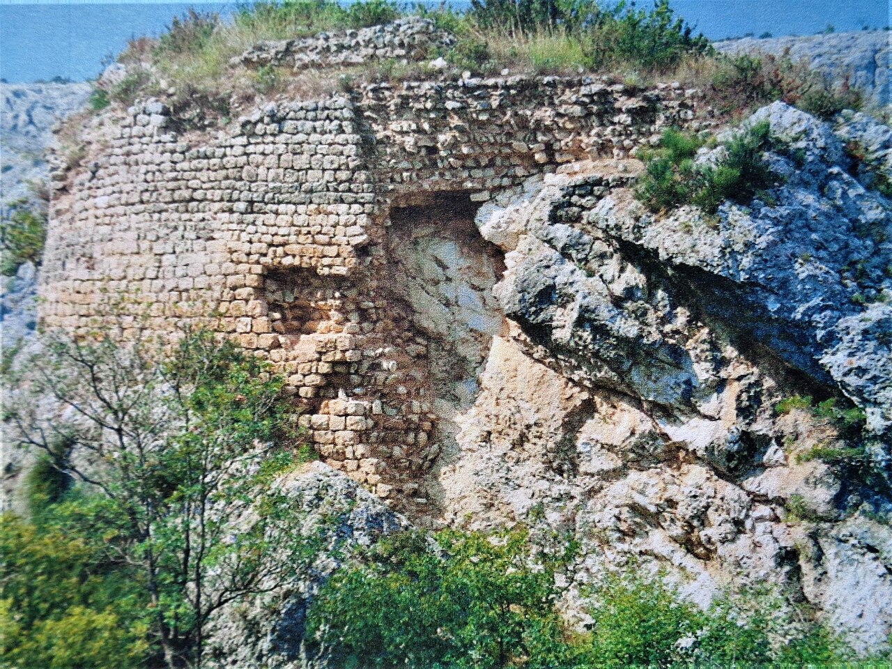 Kamičak Castle — Croatia castle