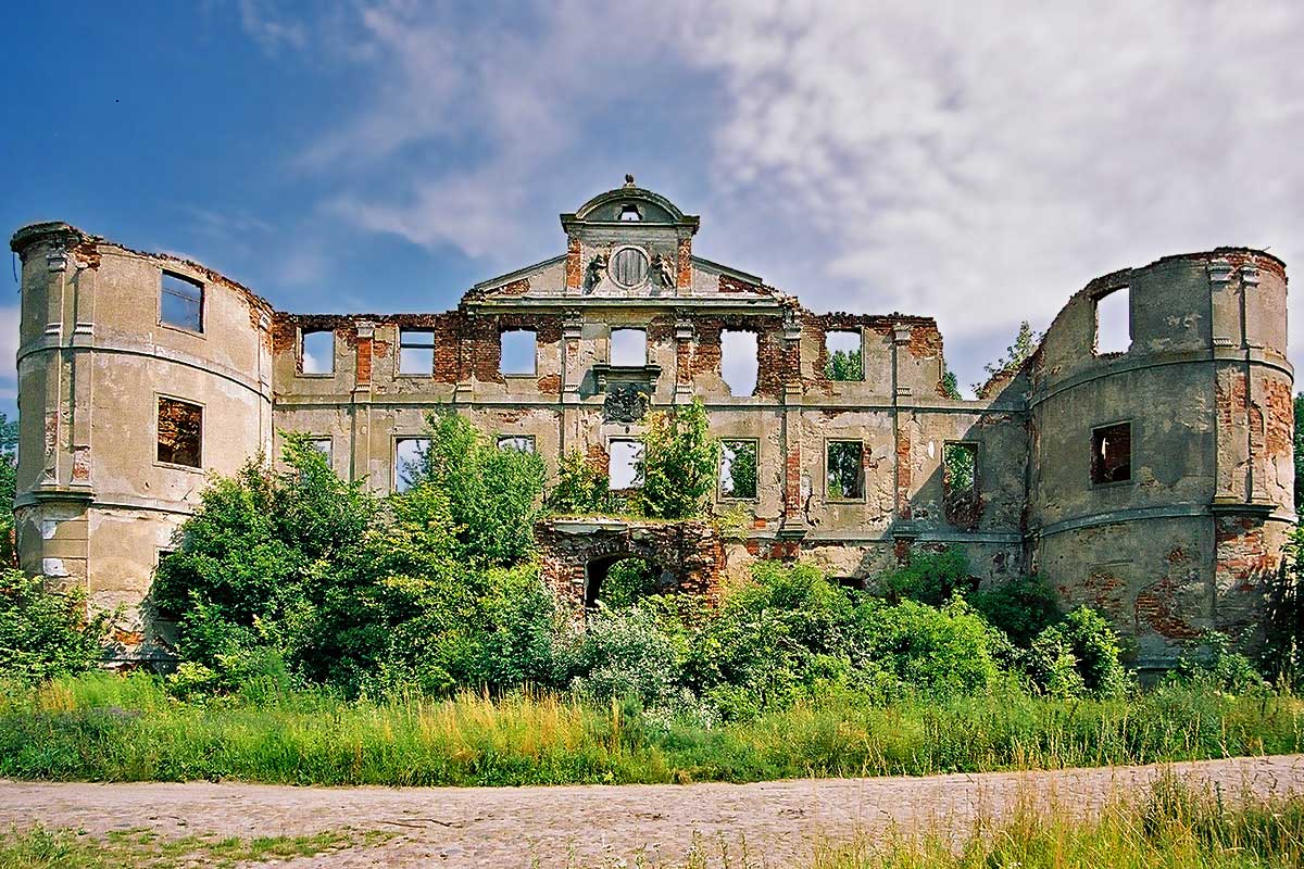 Czernina Castle — Poland castle