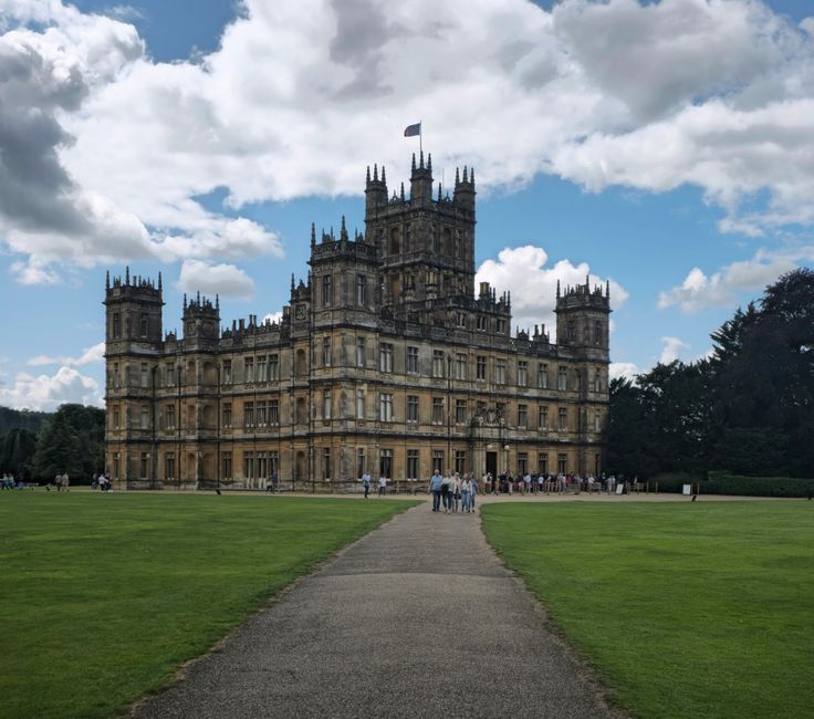 Highclere Castle — United Kingdom of Great Britain and Northern Ireland castle