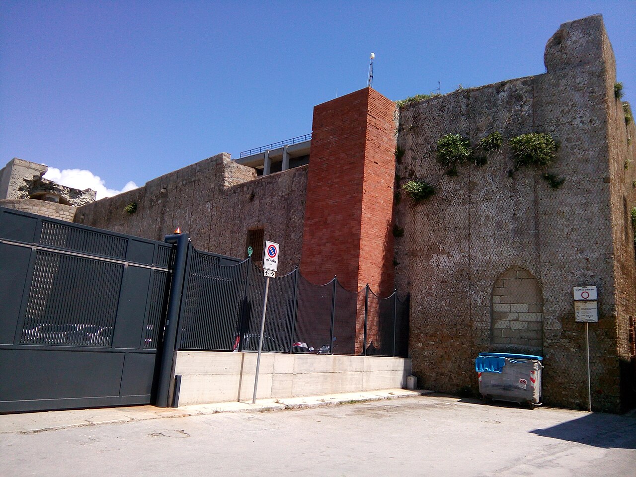 Castello di Terra — Italy castle