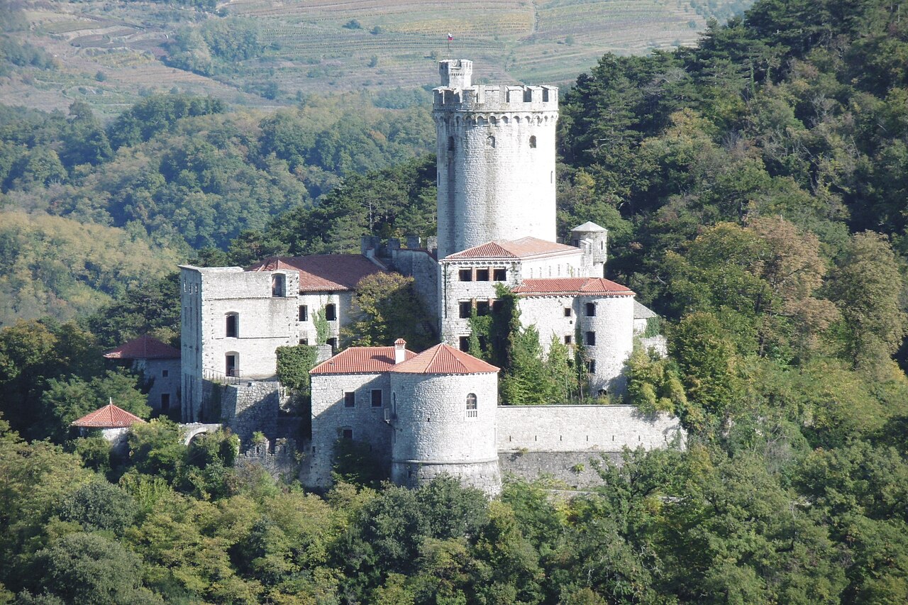 Rihemberk Castle — Slovenia castle