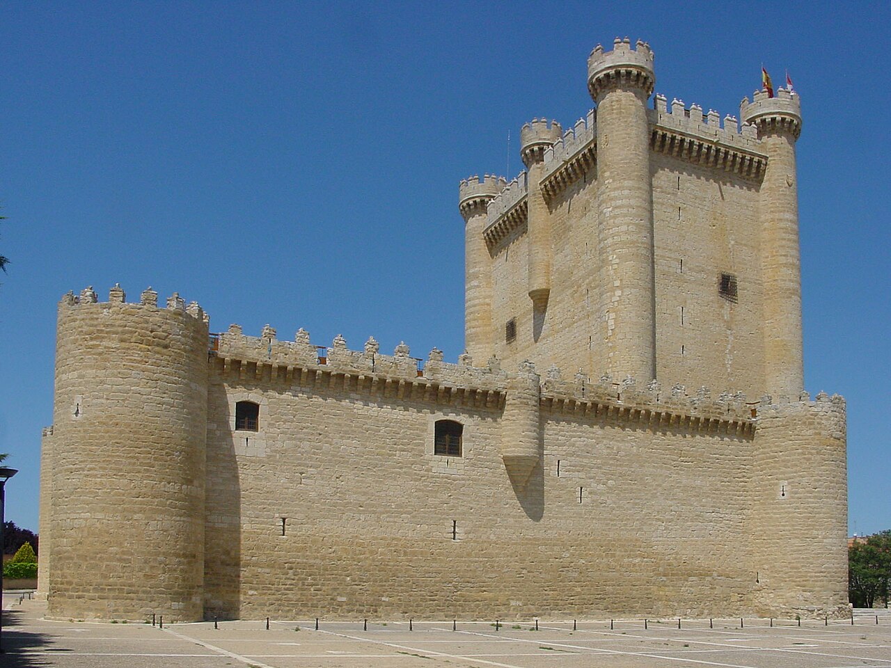 Fuensaldaña Castle — Spain castle